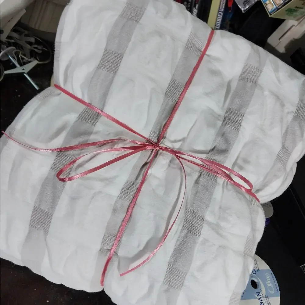 CHARTER CLUB! WHITE & TAN SHABBY CHIC SUBTLE PLAID PUCKERED DUVET COVER! SZ TWIN